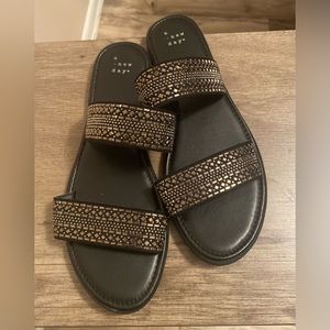 Ladies flat sandals